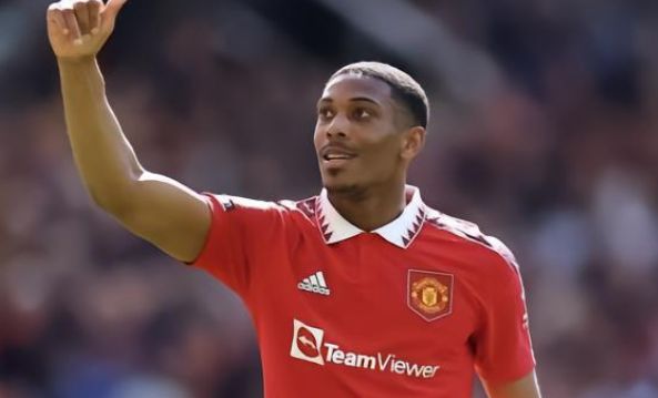 他尽管处于 他尽管处于